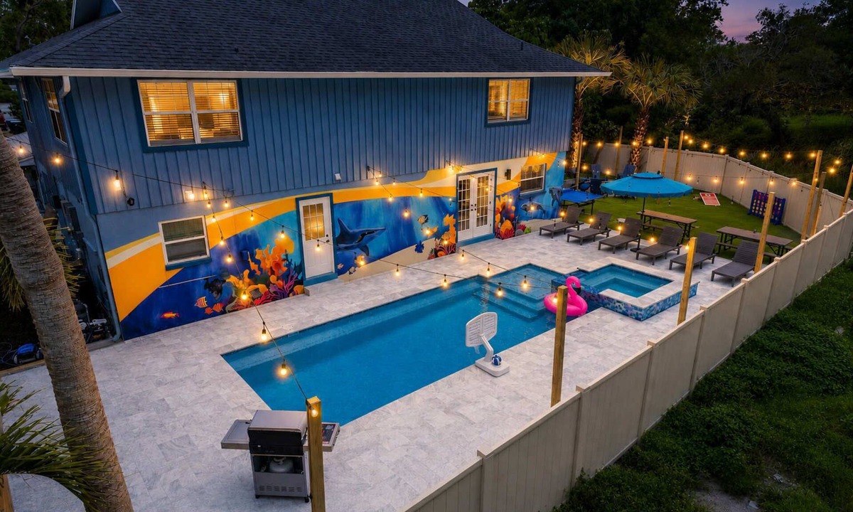 Largo House | Sleeps 21 | Heated Pool, Spa, Mini Golf & Games