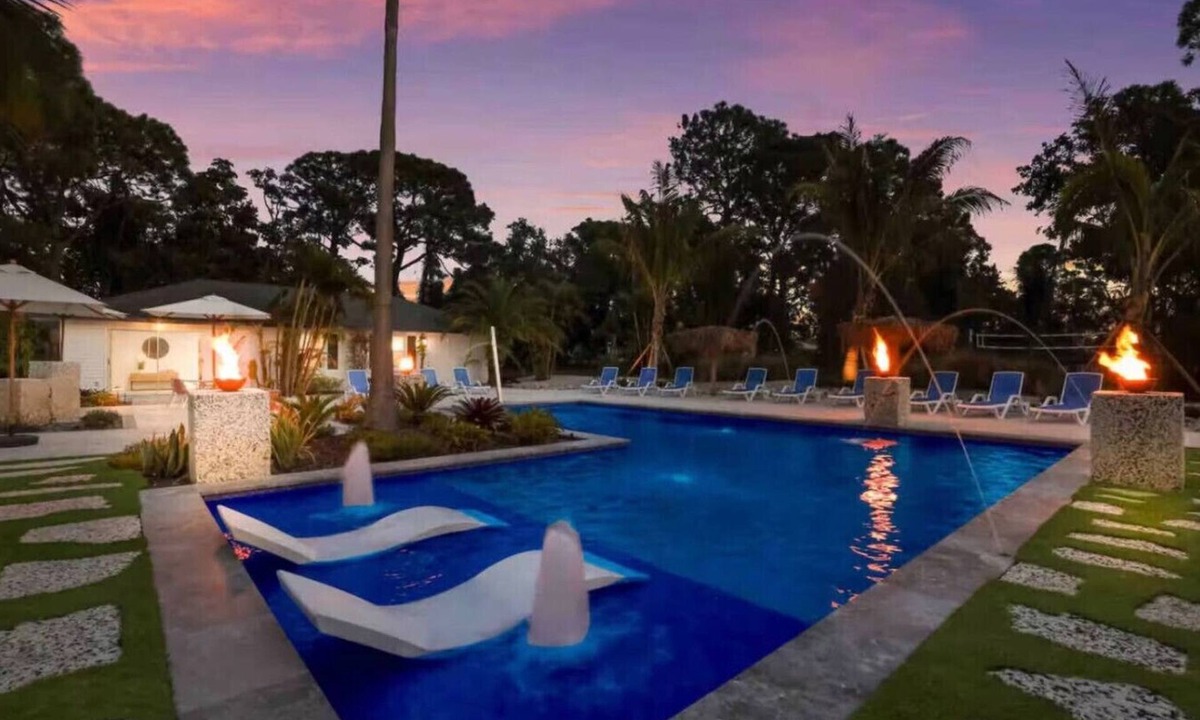 Bradenton House | Sleeps 26! 2+ Acre Luxury Estate 9 min to Beach!