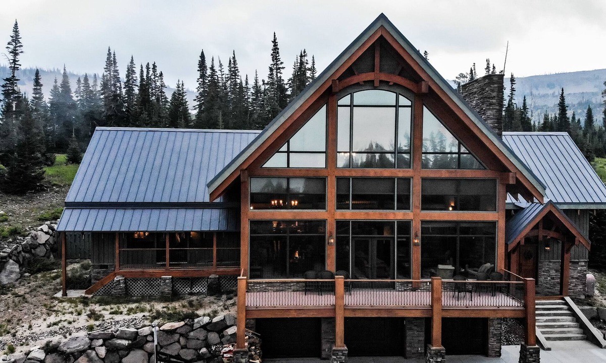 Brian Head Cabin | Sleeps 28- Completely updated with swim spa/bunk room/85" TV's & More!