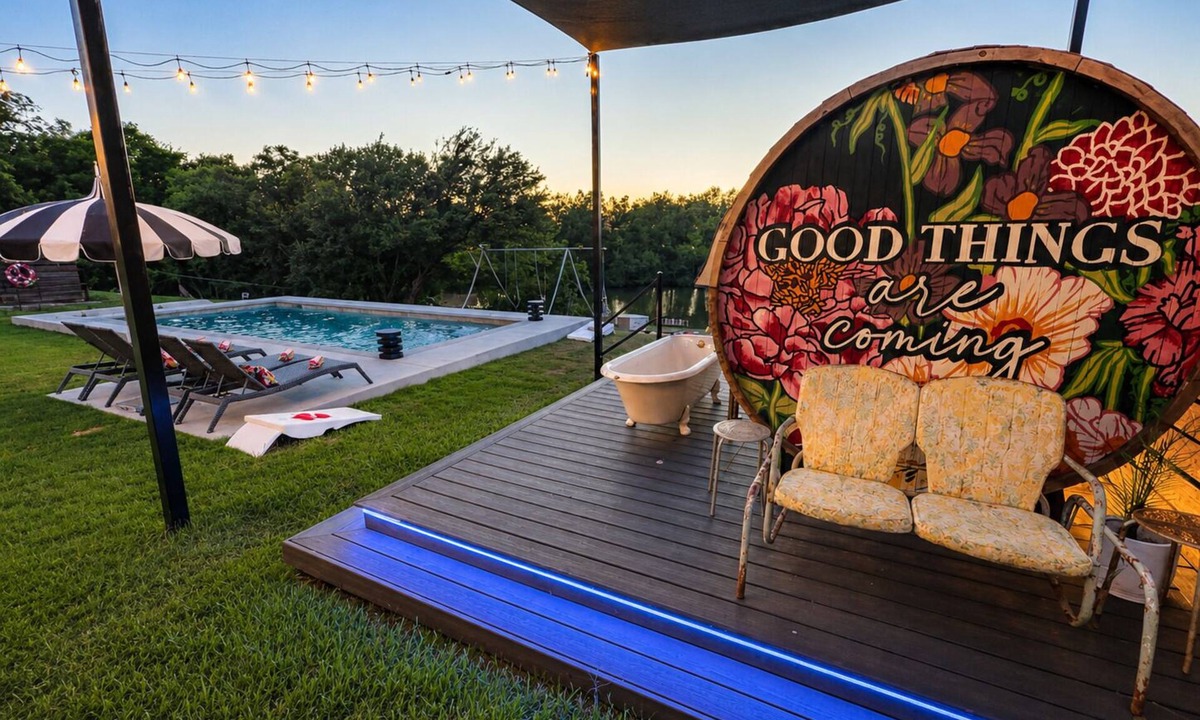 Dennis House | Sleeps 37 | Lakefront Compound w/3 Homes + Pool