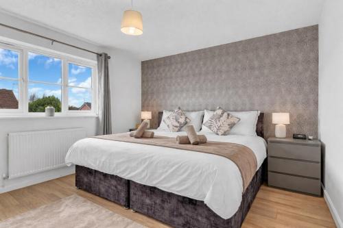 Wrexham House | Sleeps 4 3 Bathrooms Wrexham AFC Driveway