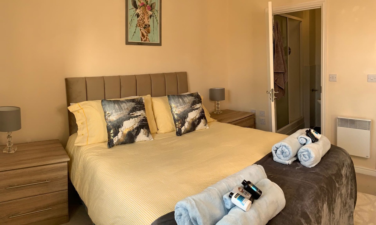 Tatenhill Apartment | Sleeps 4/6 pet Friendly Parking nr Nec/warwick uni