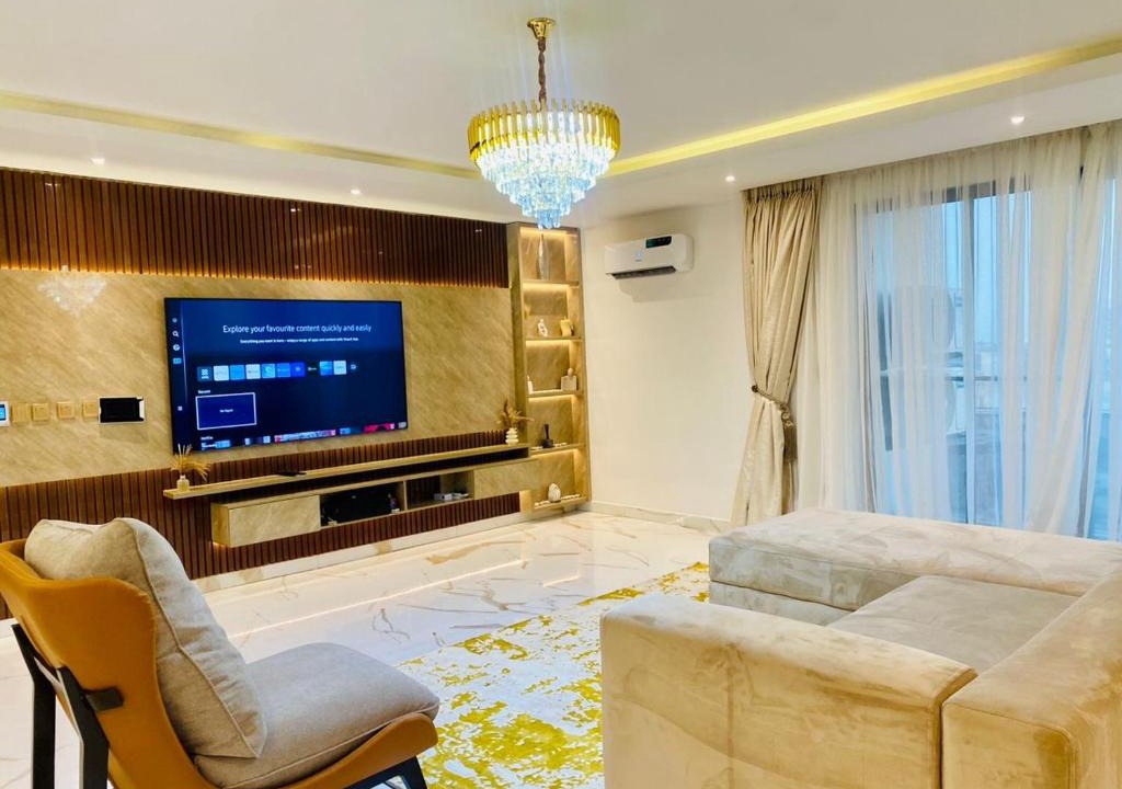 Lekki Phase 1 Apartment | Sleeps 4 with Pool Access