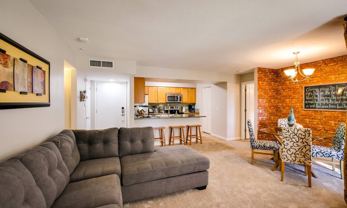 Tempe Condo | SLEEPS 6 Beautiful, Fully Furnished Condo - Great Price, Perfect Location!