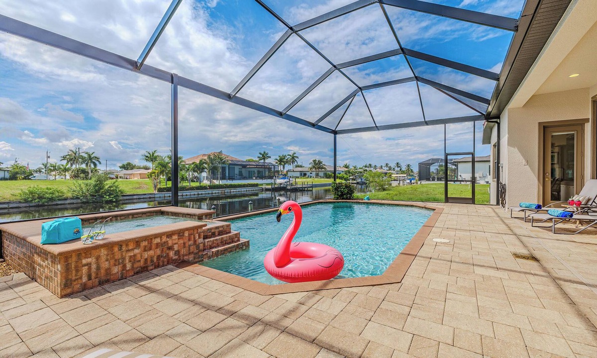 Pelican Villa | Sleeps 8 - Heated pool - Hot tub - Gulf Access - Kayaks