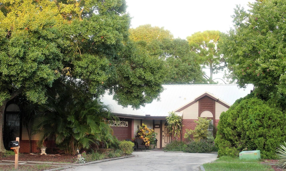 Walsingham House | sleeps 8 people/Beach 5 min./backs on nature park & lake with trails