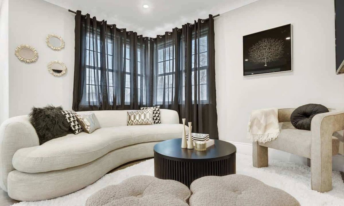 Niagara Falls House | Sleeps 8 Spacious 4BR Retreat Near Falls