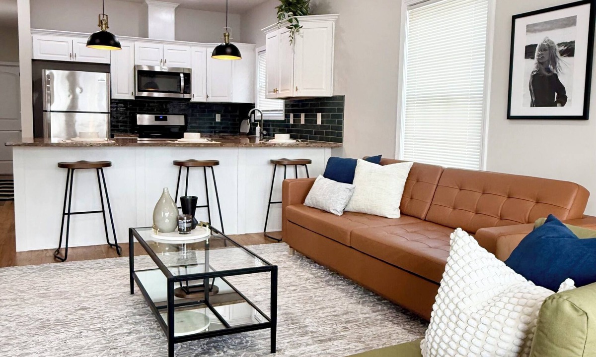 Harrison Apartment | Sleeps 9 Steps to NYC trains FREE parking