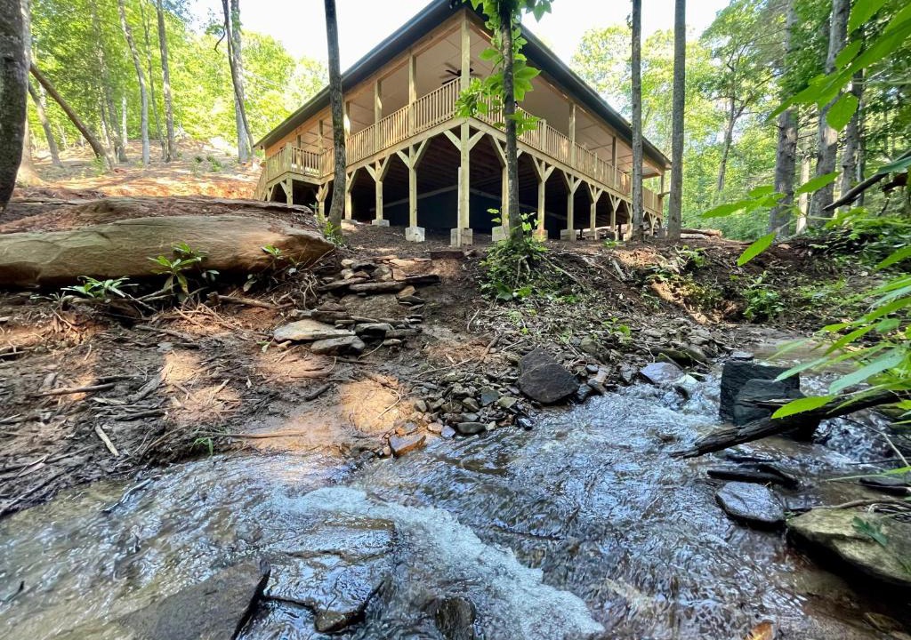 Old Fort House | Sliding Rock -A Creekside Cottage w7 acres, Waterfalls & Hiking