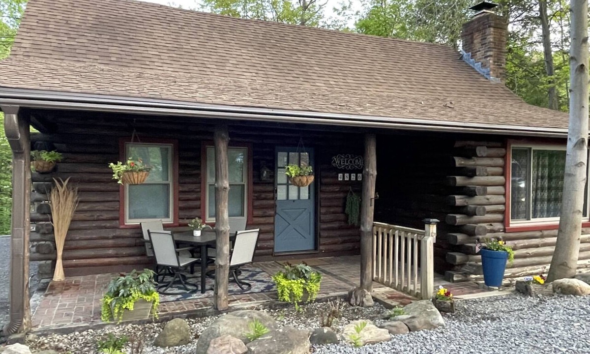 Branchton Cabin | Slippery Rock Cabin on the Creek. Close to McConnell’s Mill & Moraine St. Parks.