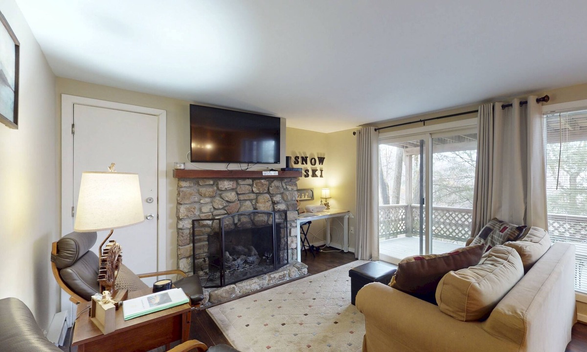 Sugar Mountain Condo | Slopeside condo w/kitchenette - within walking distance to Sugar Mountain Lodge
