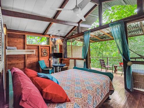 Chiguata Apartment | Sloth Romantic Treehouse with plunge pool