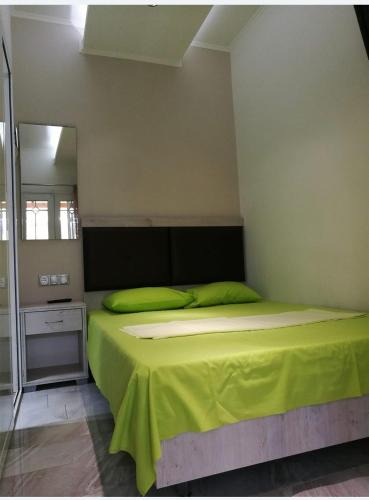 Sarti Hostel | small booking room