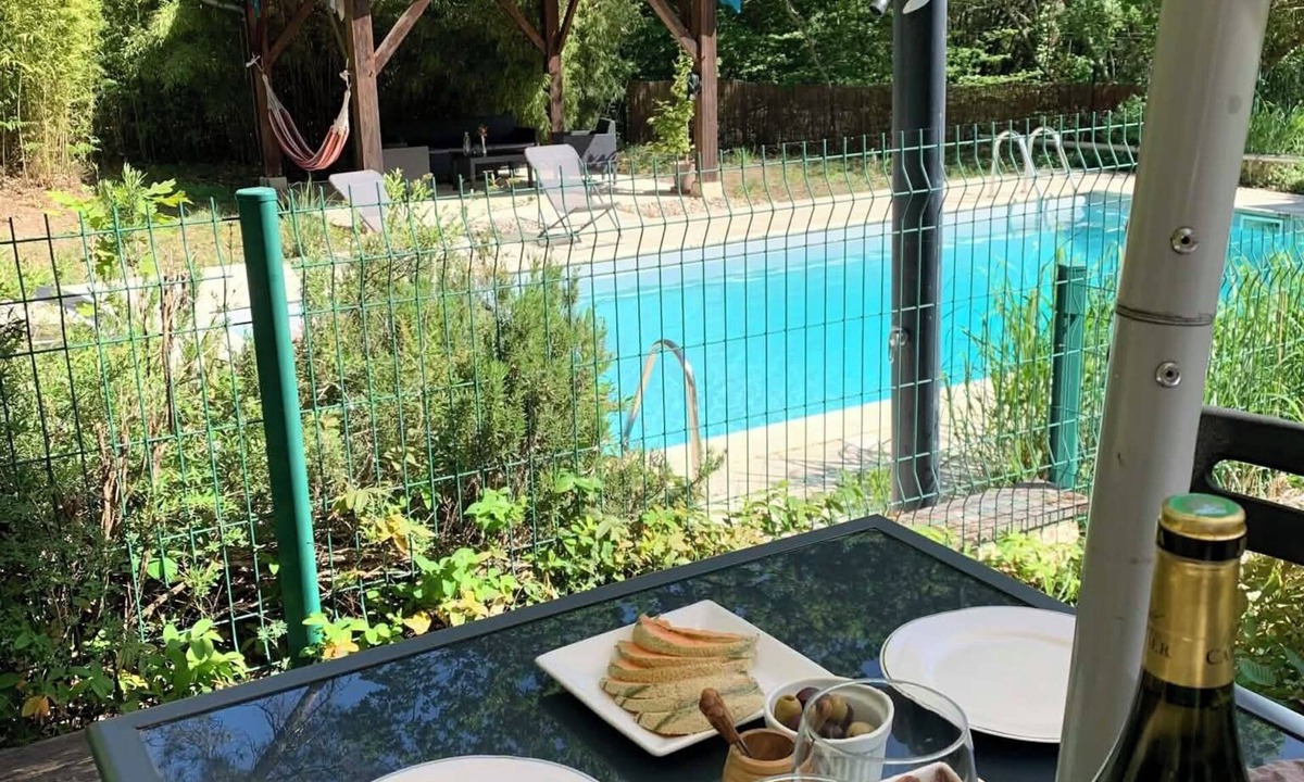 Saint-Jean-dEstissac Apartment | Small cottage in the woods with private pool