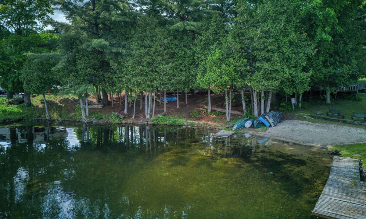 Frontenac Cabin | Small Cottage Charming 2-Bed Cottage: Your Lakeside Oasis for 4!