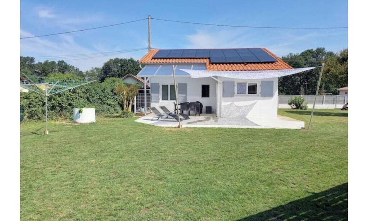 Castets Apartment | Small house with a garden in a quiet neighborhood
