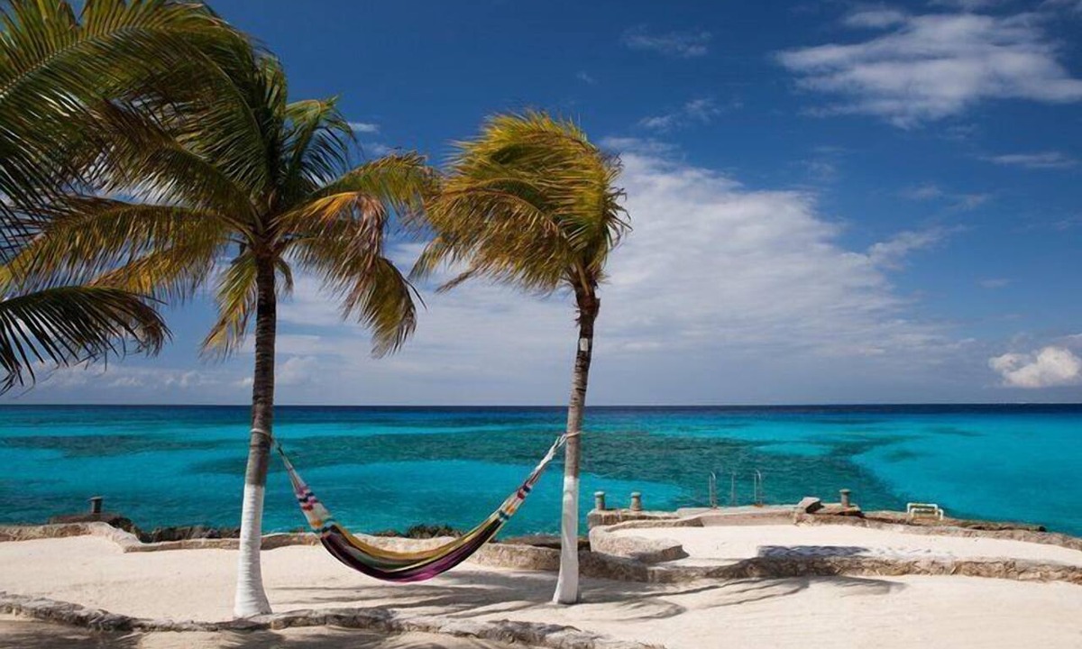San Miguel Condo | Small is Beautiful. Relax ON the beach, convenient & near the Presidential Villa