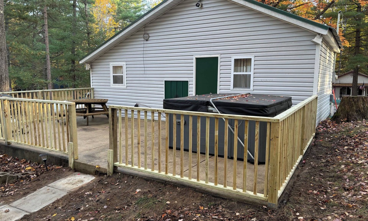 Kalkaska Cabin | Small quaint cabin with outside hot tub! sleeps 6!
