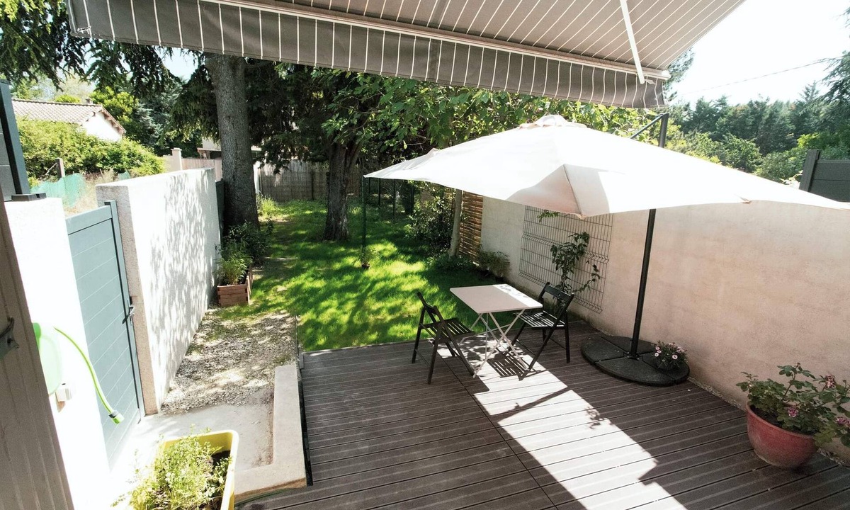 Les Angles House | Small recent house with wooded garden