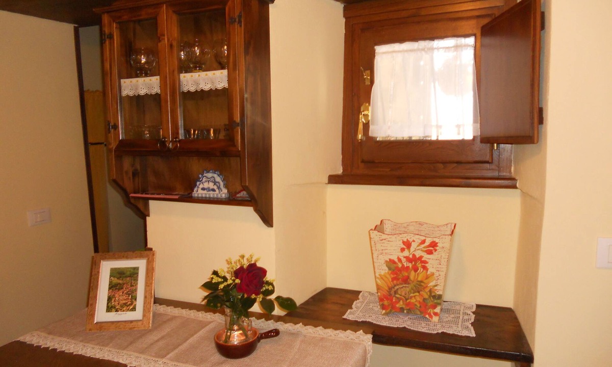 Raggiolo House | Small renovated stone villa with garden.