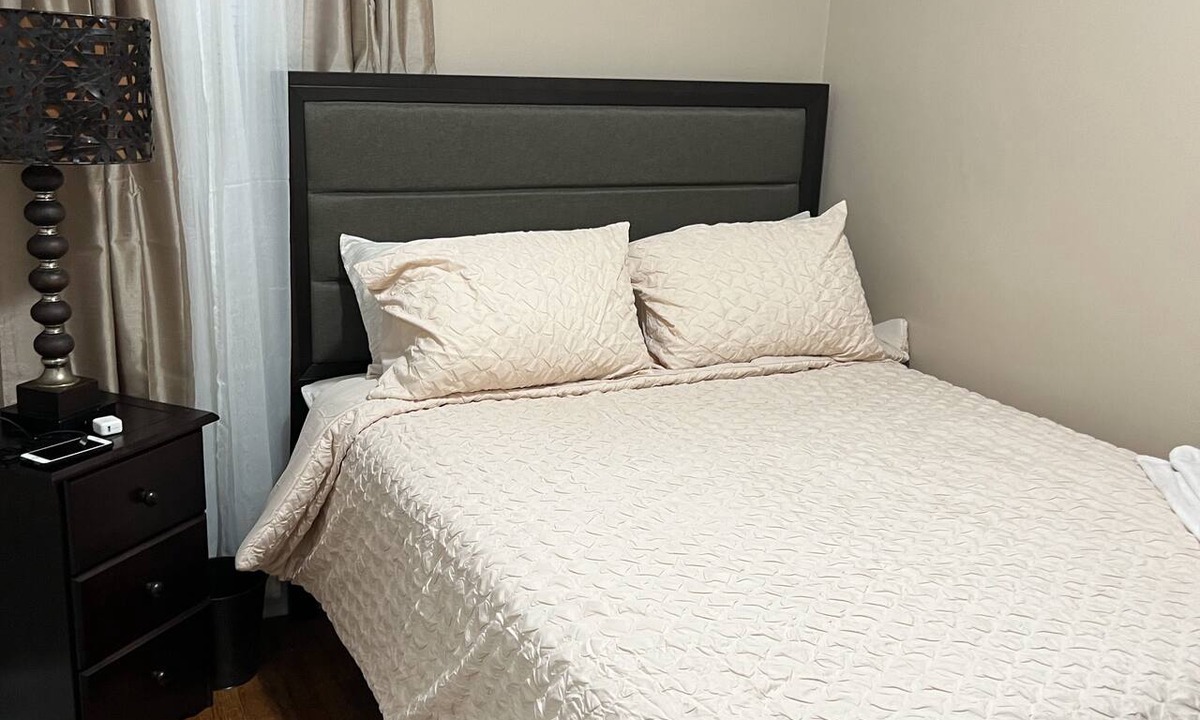 Hillside House | Small room in Hillside,NJ, Businessmen, airline employees, Traveling Nurses