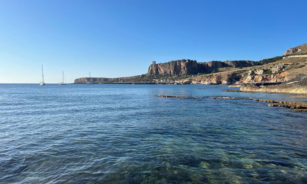 Macari House | Small 'rustic' holiday house with stunning view