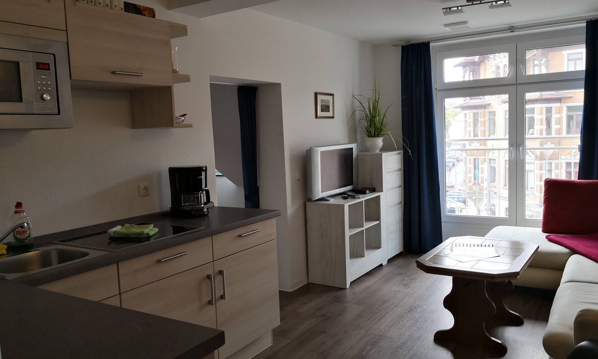 Strehlen Apartment | Small, simple attic apartment