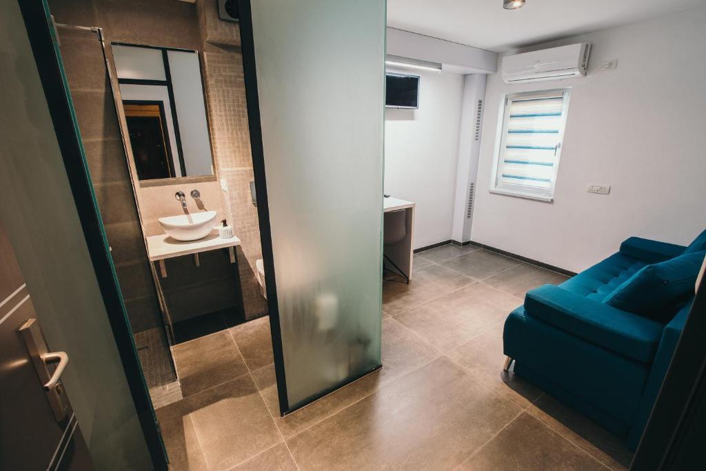 Drobeta-Turnu Severin Apartment | Small Single Room