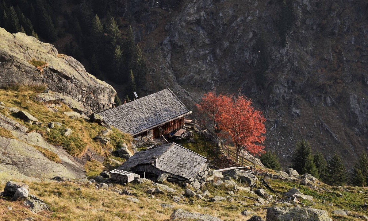 Silandro Apartment | Small town flair South Tyrol - centrally comfortable apartment about 75m² with roof terrace