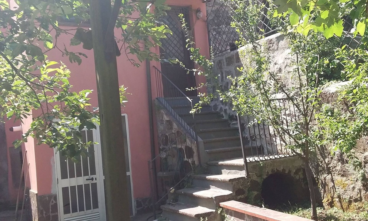 Roccamonfina Cabin | Small villa in the cool and picturesque hilly landscape of Roccamonfina