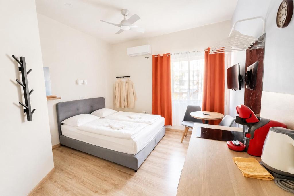 Historical Center Apartment | Smart Comfort StudioN4 Private Kitchenette Bathroom to Beach 260m Marina Port old City 900m