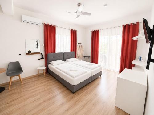 Historical Center Apartment | Smart Comfort StudioN5 private Kitchenette Bathroom Beach 250m Marina Port Old City 900m