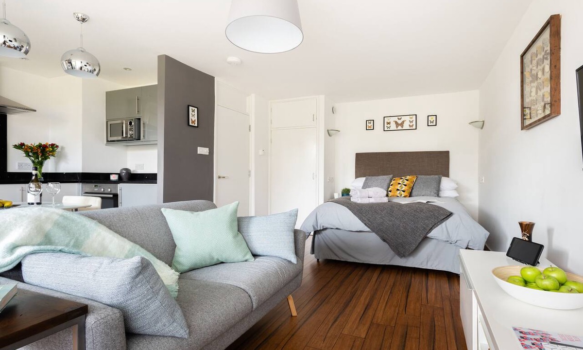 Tachbrook Apartment | Smart Modern Studio in Pimlico with Garden Views