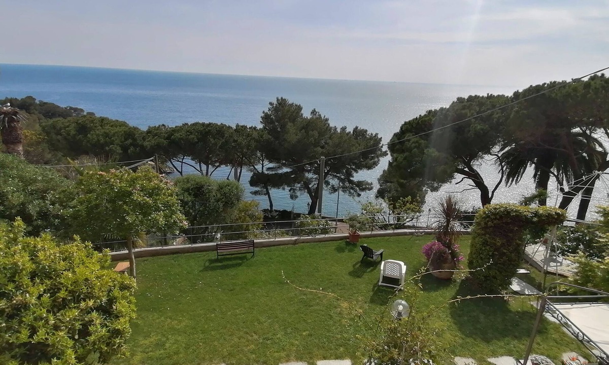 Pieve Ligure Apartment | Smart Studio for 4 people, facing the sea with garden, terrace and pool!