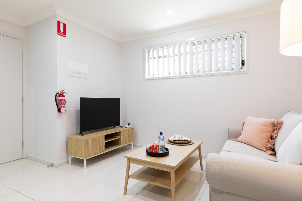 Rocklea Apartment | Smart Suites Self Check-in Apartments - Freney Park