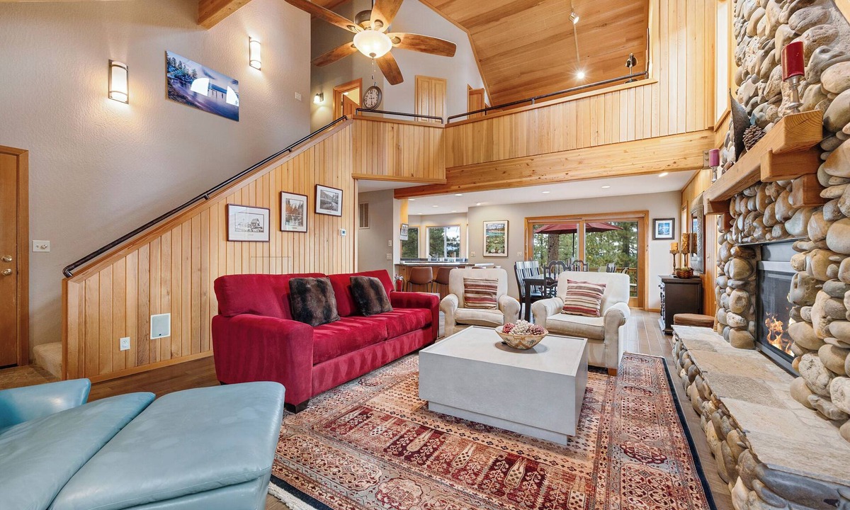 Truckee Cabin | Smith's Conifer Chalet - Dog Friendly Northstar Home near Golf, Private Hot Tub and HOA Access