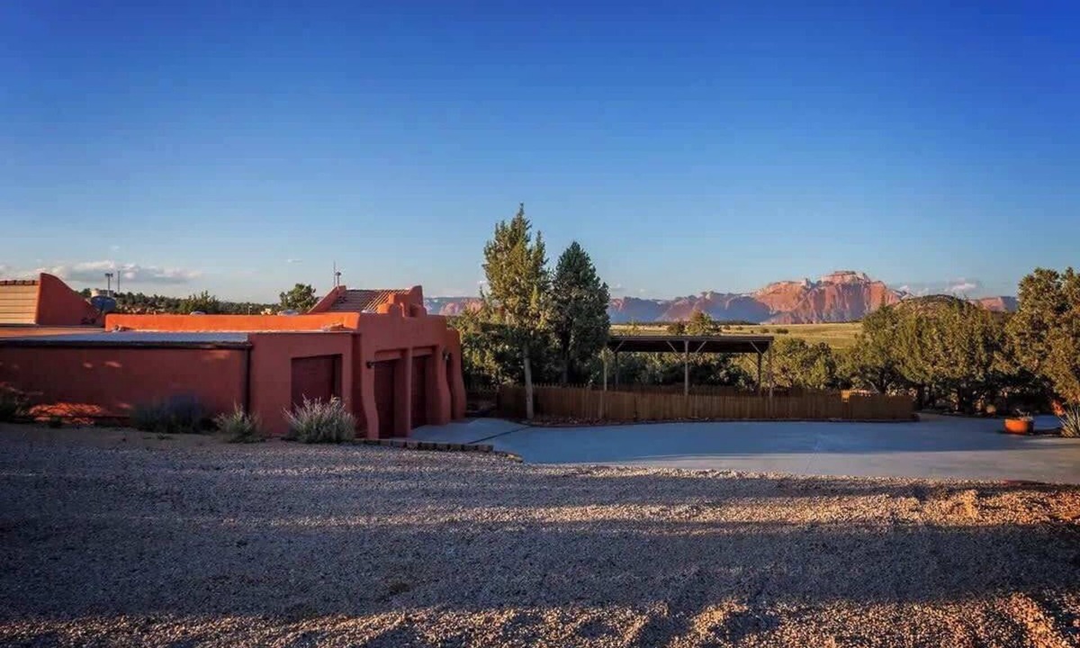 Apple Valley House | Smithsonian Retreat - Enjoy Zion Skyline Views