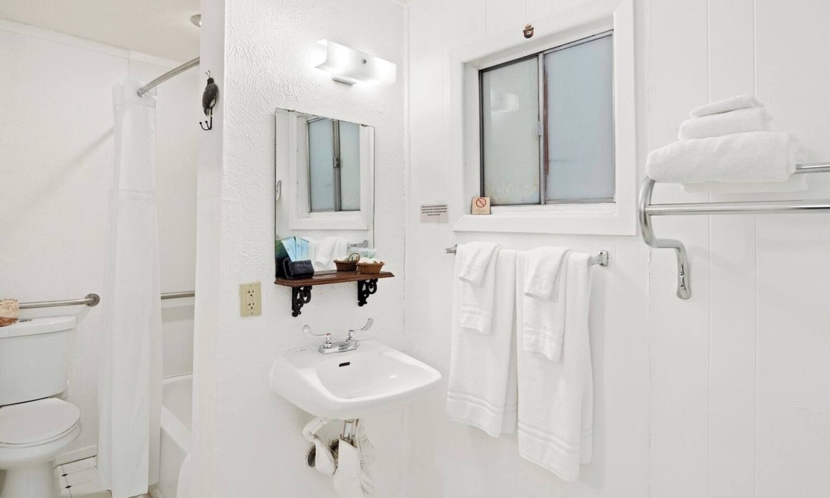 Glencoe Hotel | Smokey Bear Motel
