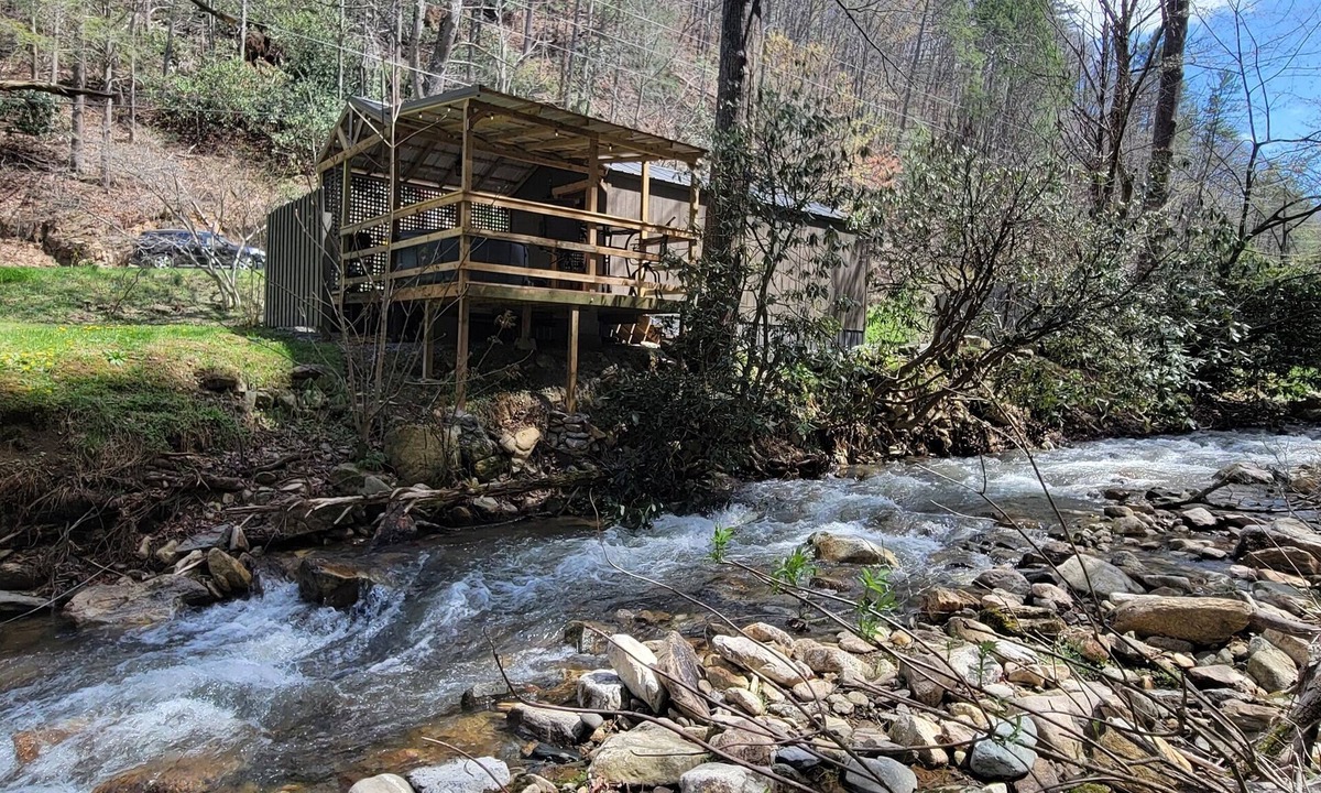 Flag Pond House | Smoky Mountain Tiny Cabin On Bold Stream With Private Hot Tub