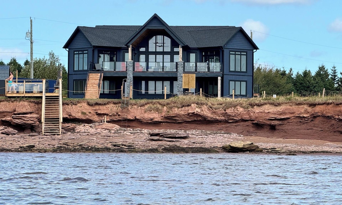 Union Corner House | Smugglers Beach Sea House Private Newly Built Executive Ocean Front Retreat