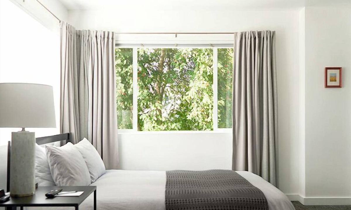 Downtown Anchorage Hotel | Snob Hollow Inn