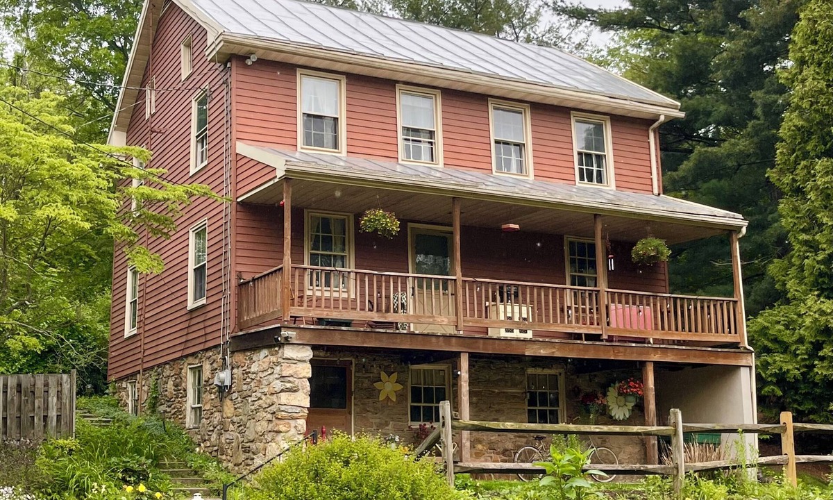 Hanover House | Snow Daisy Inn