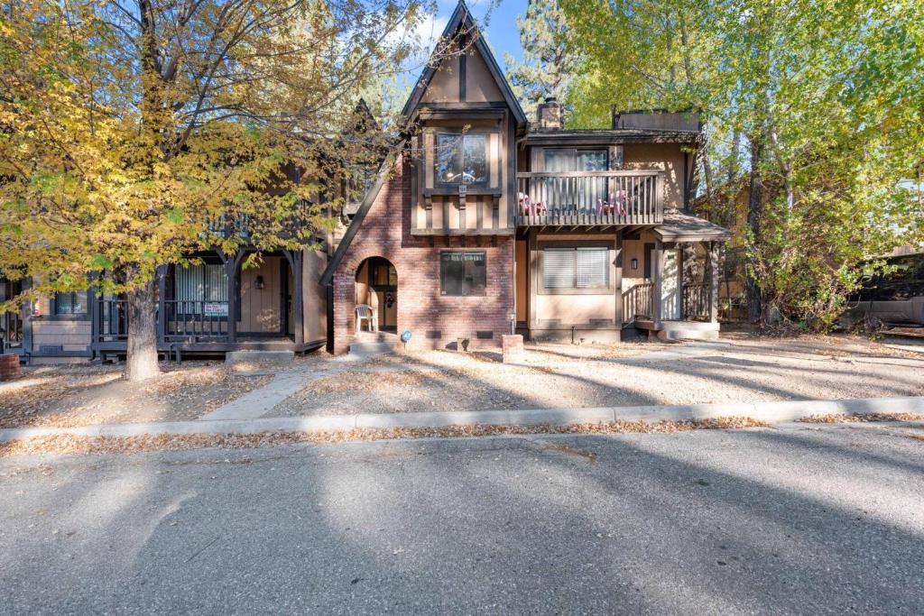 Summit Estates Apartment | Snow Summit Getaway