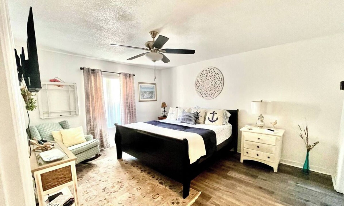 Florida Shores House | SNOWBIRD SPECIAL-Large Comfy Stay Pets Welcome w/Parking Trailers/Bikes/Boats