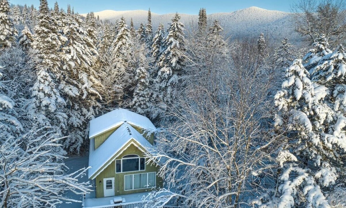 Montgomery Center House | SnowDream Chalet - Jay Peak 4 miles!
