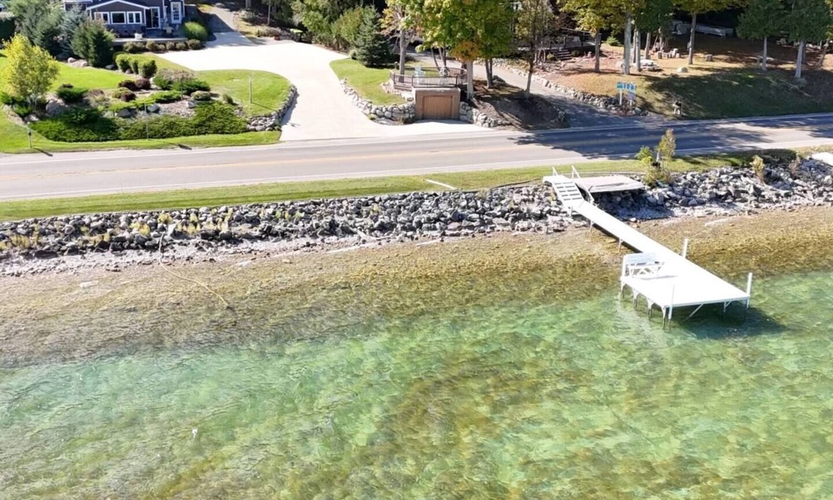 Boyne City House | Soaring Eagle: Main house+Bunkhouse: Lakefront