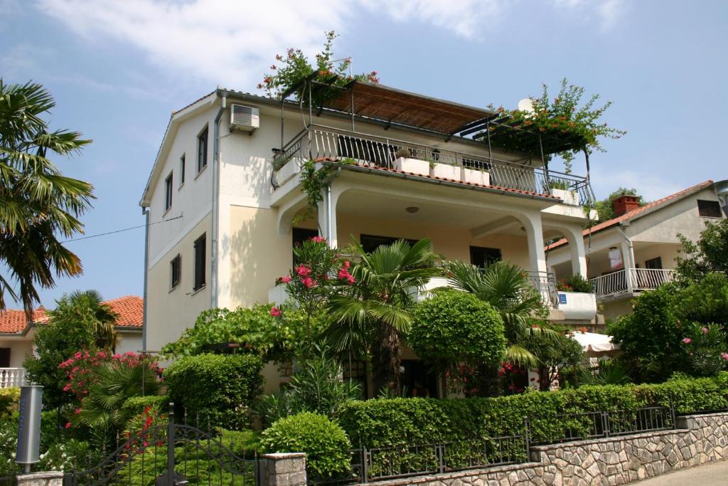 Njivice Apartment | SOBA i TUŠ