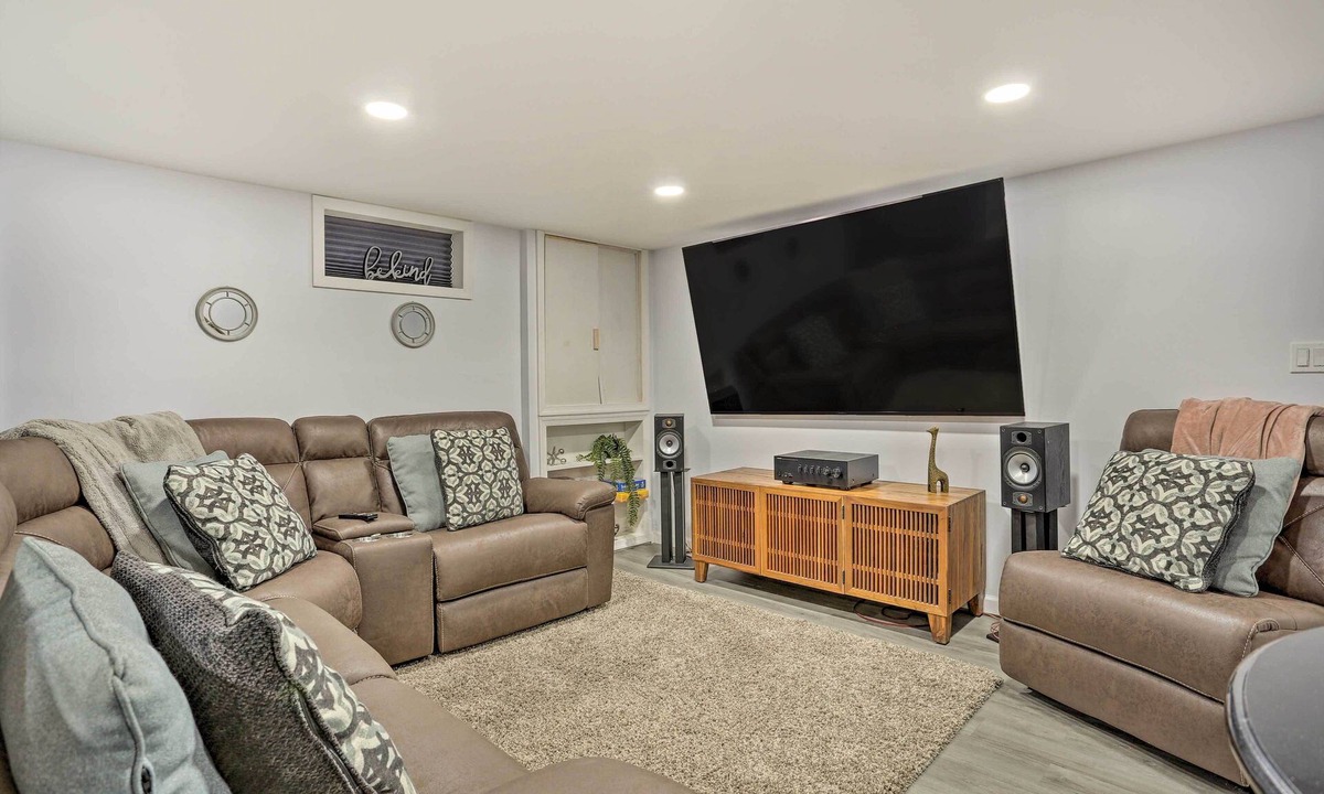 Saddle Brook Apartment | Soccer Fans! Studio 15 Min to MetLife - Sleeps 4