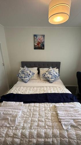Upper Hutt House | Sochi A double bed Room in a nice home