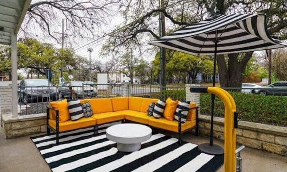 Dawson Apartment | Soco 2BR Corner Suite w Pool King bed Fast Wifi